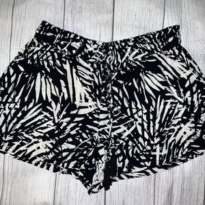 Aerie Shorts Sz Small Black and White